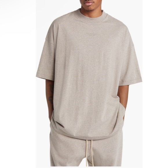 NWT Fear Of God Essentials Silver Cloud T-Shirt Large - Picture 1 of 9